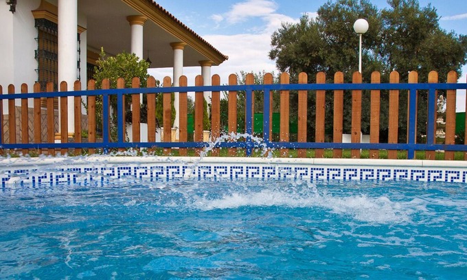 Los Palacios y Villafranca Cottage | Discover Utrera Villa: Guest Rated 9.8 with Pool & Ocean View