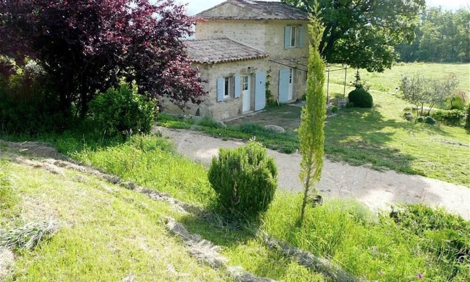 Viens House | Discover Viens Villa: Pet-Friendly Retreat with Breakfast