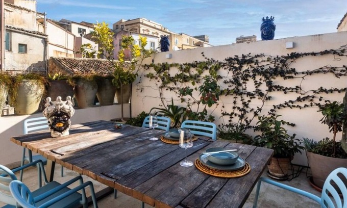 Noto Historic Centre Apartment | Elegant Terrazza di Erika - Family-Friendly 3 Bedroom Getaway