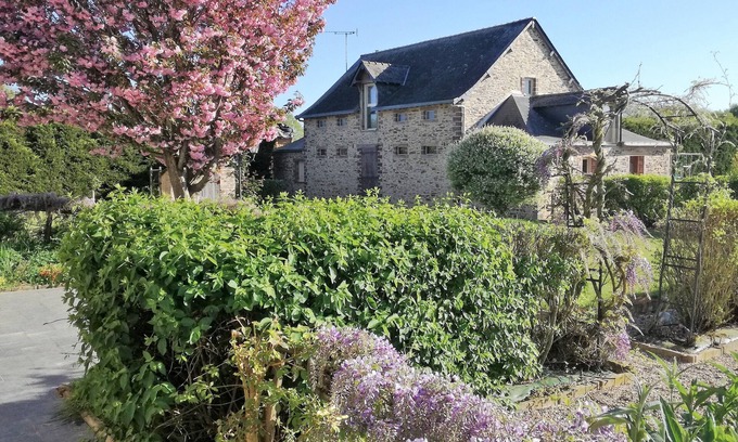 Segre-en-Anjou-Bleu Cottage | Charming House with Character: Guest Rated 9.8/10 Experience
