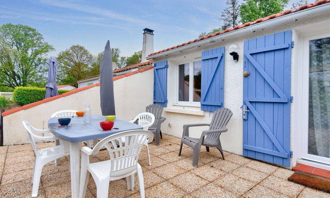 Saint-Maixent-sur-Vie House | Peaceful Retreat in a Garden Home with Breakfast Included