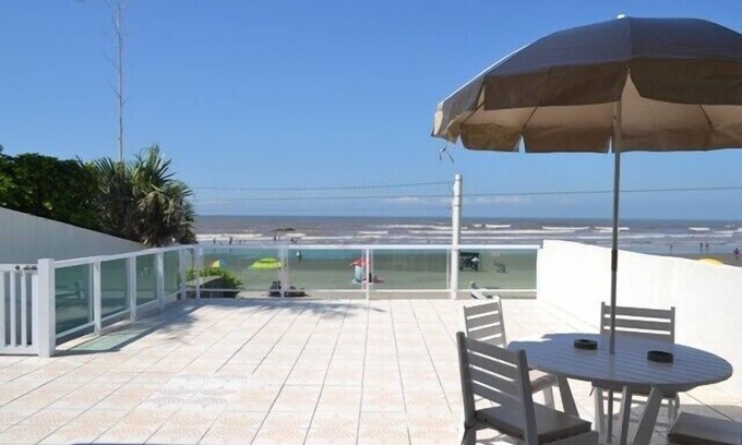 Praia dos Sonhos House | Oceanfront House: 4 Bedrooms for up to 16 People