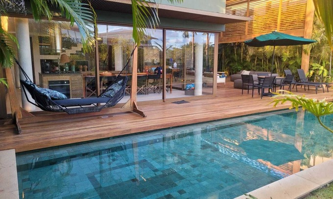 Praia do Forte House | Beachfront House with 6 Suites & Pool in Praia do Forte