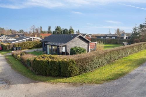 Kongsnæs House | Experience Newly Renovated Accommodations with Water Views