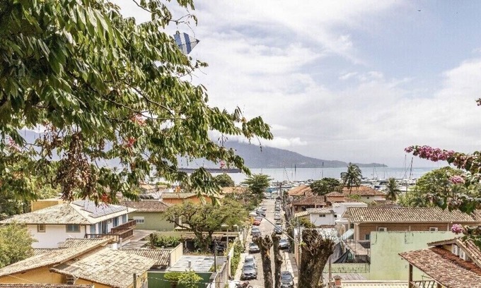 Costa Verde House | Scenic Escape: House with Deck Overlooking the Sea