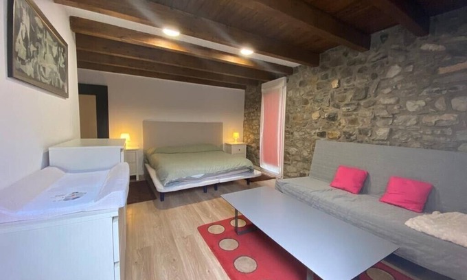 Biescas House | Unique Family Retreat with Kitchen for Memorable Stays
