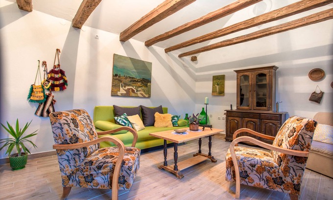 Slime House | Panoramic Hilltop Retreat with Pool and Pet-Friendly Perks