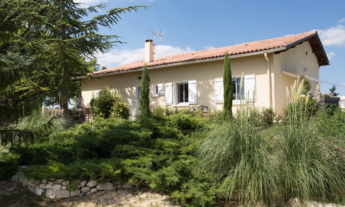 Loubers Villa | Tranquil Retreat with Pool in a Green Setting - 9.4/10 Rating