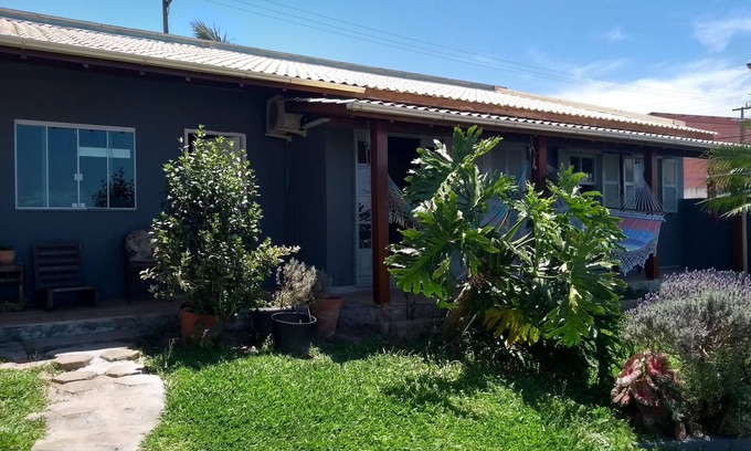 Vila Nova Alvorada House | Seaside House with Barbecue and Ocean Views for Families