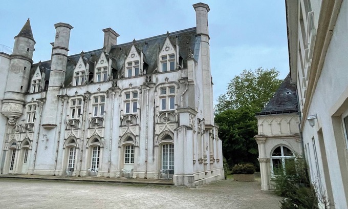 Sud Loire House | Premier House with Castle View and Spa Amenities