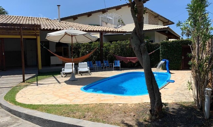 Maceio House | Charming Hibiscus House with 5 Inviting Rooms & Breakfast