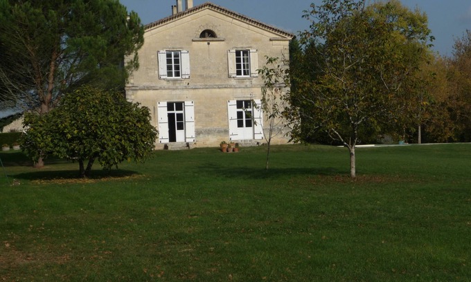 Gardegan-et-Tourtirac House | Characterful House in Gardegan-et-Tourtirac with Pool
