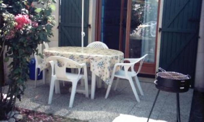 Saint-Palais-sur-Mer House | Serene House with Garden & Ocean View, Pet Friendly Stay