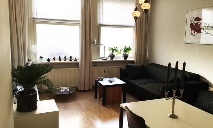Amsterdam West Apartment | house with garden, 10 min from city centre
