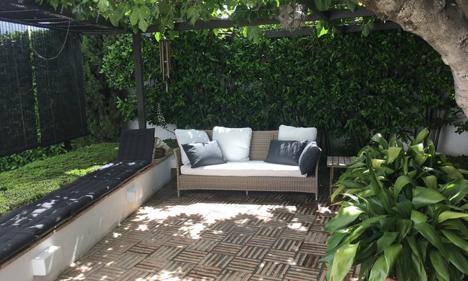 Beiro House | Peaceful Retreat with Garden, 15 Minutes from City Center