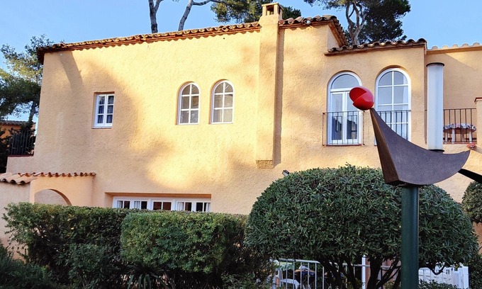 La Fosca House | Beautiful Garden House Steps from La Fosca Beach - 9.8 Rated