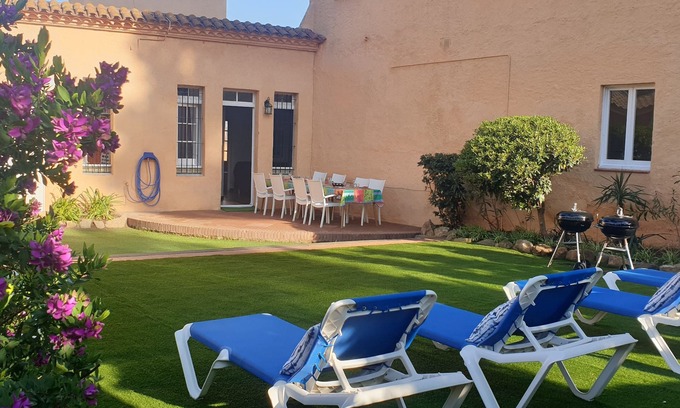La Fosca House | Beachside Retreat with Garden, Rated 9.8 by Guests