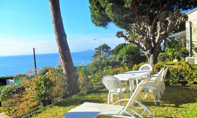 Ajaccio House | Idyllic House with Garden and Pool near Scudo Beach