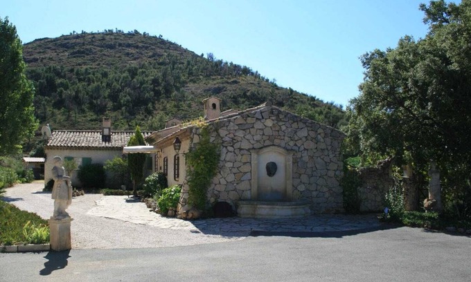Sainte-Maxime Cottage | Beautiful House with Garden View and Oceanfront Amenities