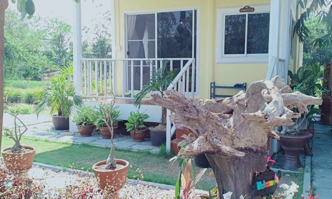 Bang Chalong House | Elegant House with Garden View and Pool Access