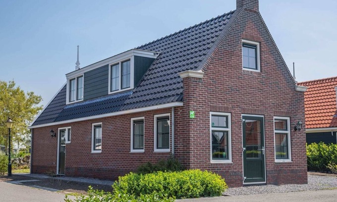 West-Graftdijk House | House with Infrared Sauna near Alkmaar