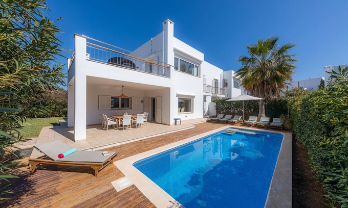 Cala d'Or House | Inviting Holiday Home with Pool and Mountain Views