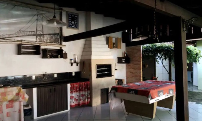 Capivari House | Family-Friendly House with Pool Near Ingleses Beach