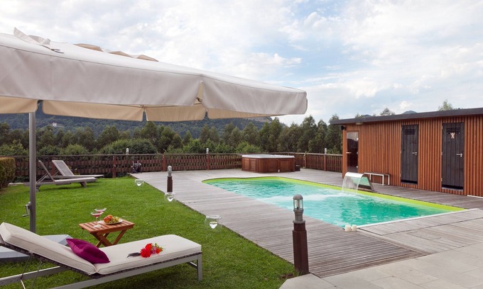 Ea Cottage | Beautiful House with Pool, 8 Minutes to Beach & Free WiFi