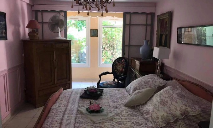 Ceyreste House | Relaxing Retreat: Poolside House with Garden & Pet Friendly