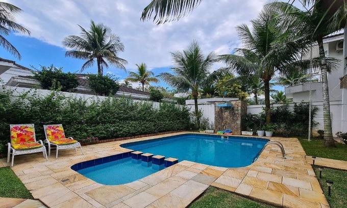 Jardim Acapulco House | Relaxing Casa with Pool and BBQ in Guarujá - 4-Star Stay