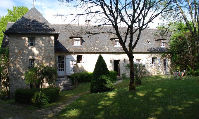 Turenne House | Inviting House with Private Pool and Breakfast Included