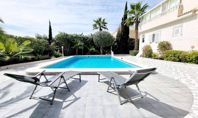 La Siesta Ski Chalet | Relaxing Retreat: House With Pool in La Siesta Awaits