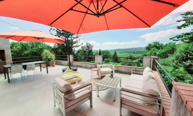Saint-Jeannet House | Elegant House with Pool and Ocean View in St Jeannet
