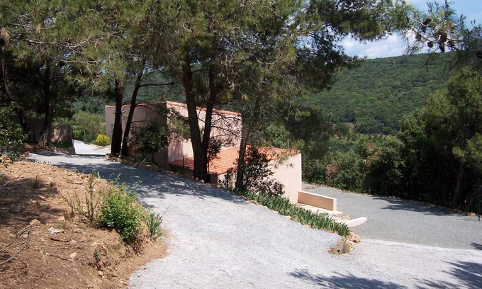 Pierrerue House | Idyllic House with Pool in a Serene Pine Hamlet