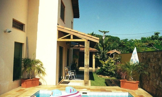 Tupy House | Relaxing House with Pool in Garden, Steps from the Beach