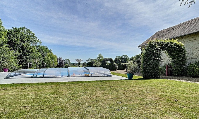 Montgivray House | House with pool in the heart of Berry