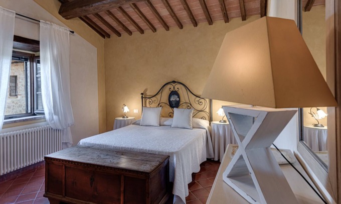 Casole d'Elsa House | Relaxing Poolside Retreat for 4 with Top Amenities