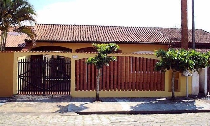 Itanhaem House | Exquisite House with Pool Steps from the Beach - 9.8 Rated