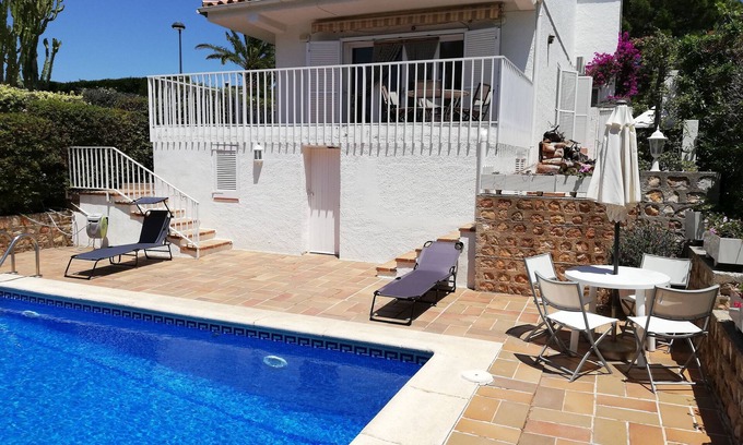 Calafat Ski Chalet | Beachfront House with Pool and Ocean Views