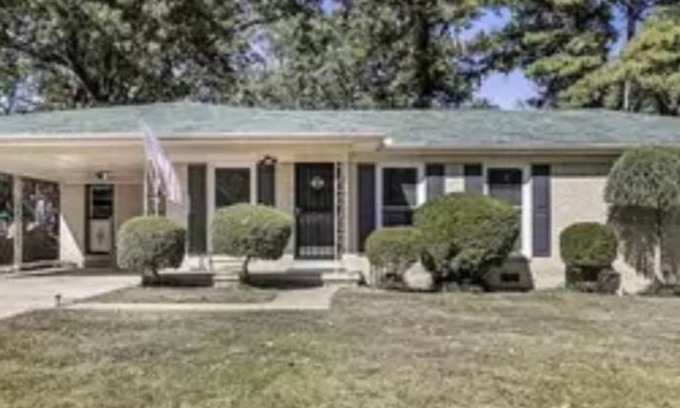 Jackson House | Cozy House with Pool and Pet-Friendly Amenities Nearby