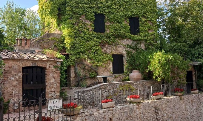 Simignano House | Relaxing Retreat with Pool and Garden for Memorable Stays
