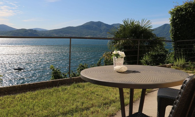 Resiga Apartment | Idyllic House with Private Garden & Breathtaking Lake Views