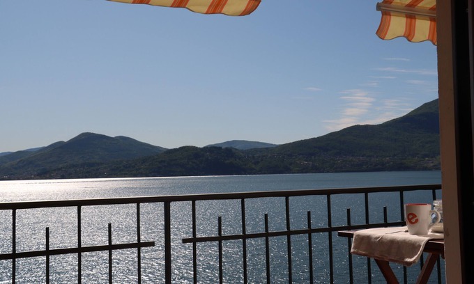 Resiga Apartment | Inviting House with Terrace and Scenic Lake Views