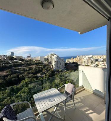 Il-Balluta Apartment | House with sea views in the city center