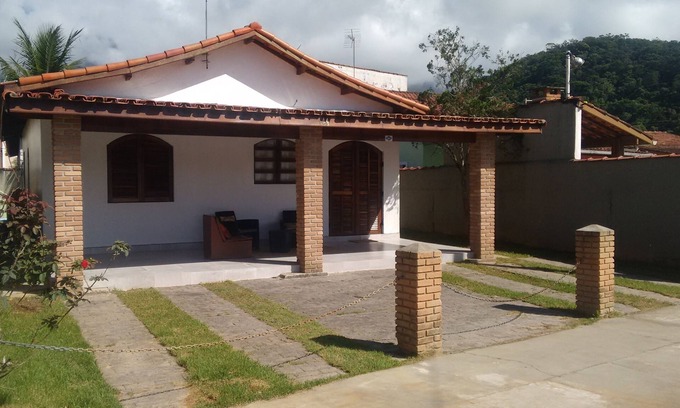 Caraguatatuba House | Beachfront House with Pool & Internet in Gated Community