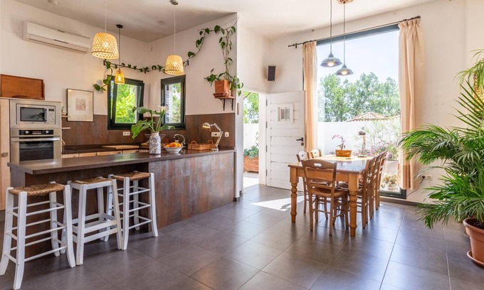 Niguelas Cottage | Relaxing Retreat with Pool and Private Yoga Studio