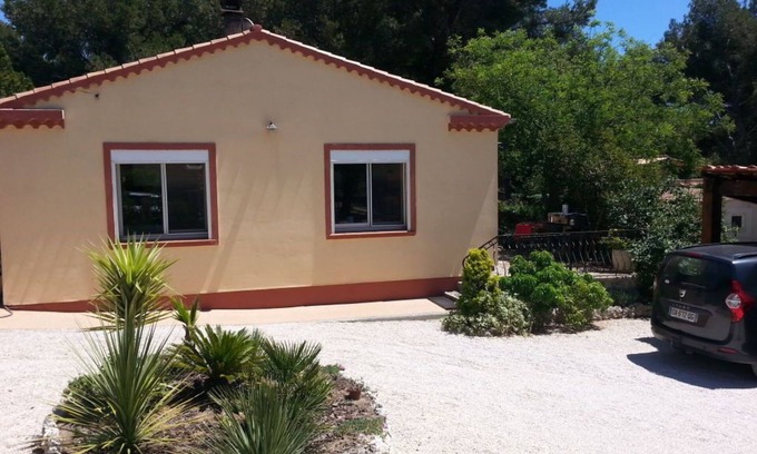 Martigues House | Relaxing Retreat with Pool, Steps from the Ocean