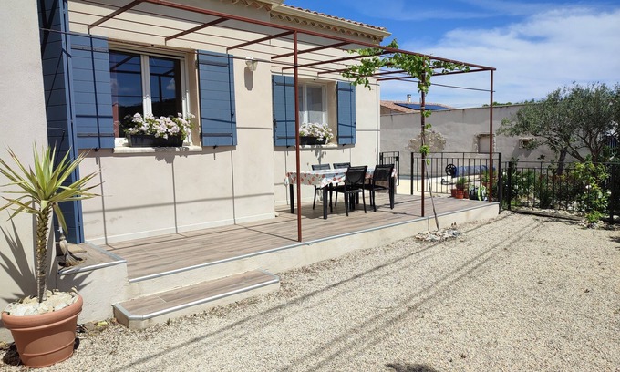 Tavel House | House with swimming pool in the heart of the vineyards
