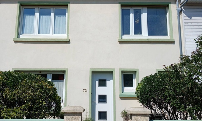 Equihen-Plage House | Sea View Retreat with Terrace and Garden, Pets Welcome