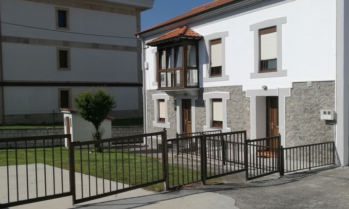 Pedrena House | Delightful House with Terrace Garden and Ocean View